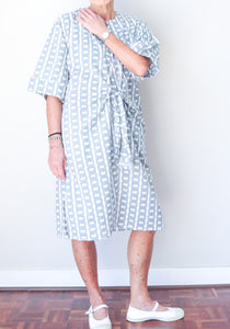 Collarless Front Tie Dress White/Grey Chain